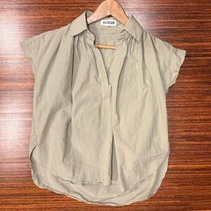 Secular TrinityItalian cotton poplin relaxed fit Top khaki/light olive size XS